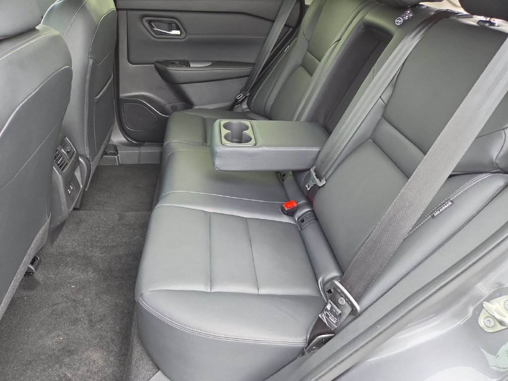 Used 2025 Nissan Rogue SL FWD image 28