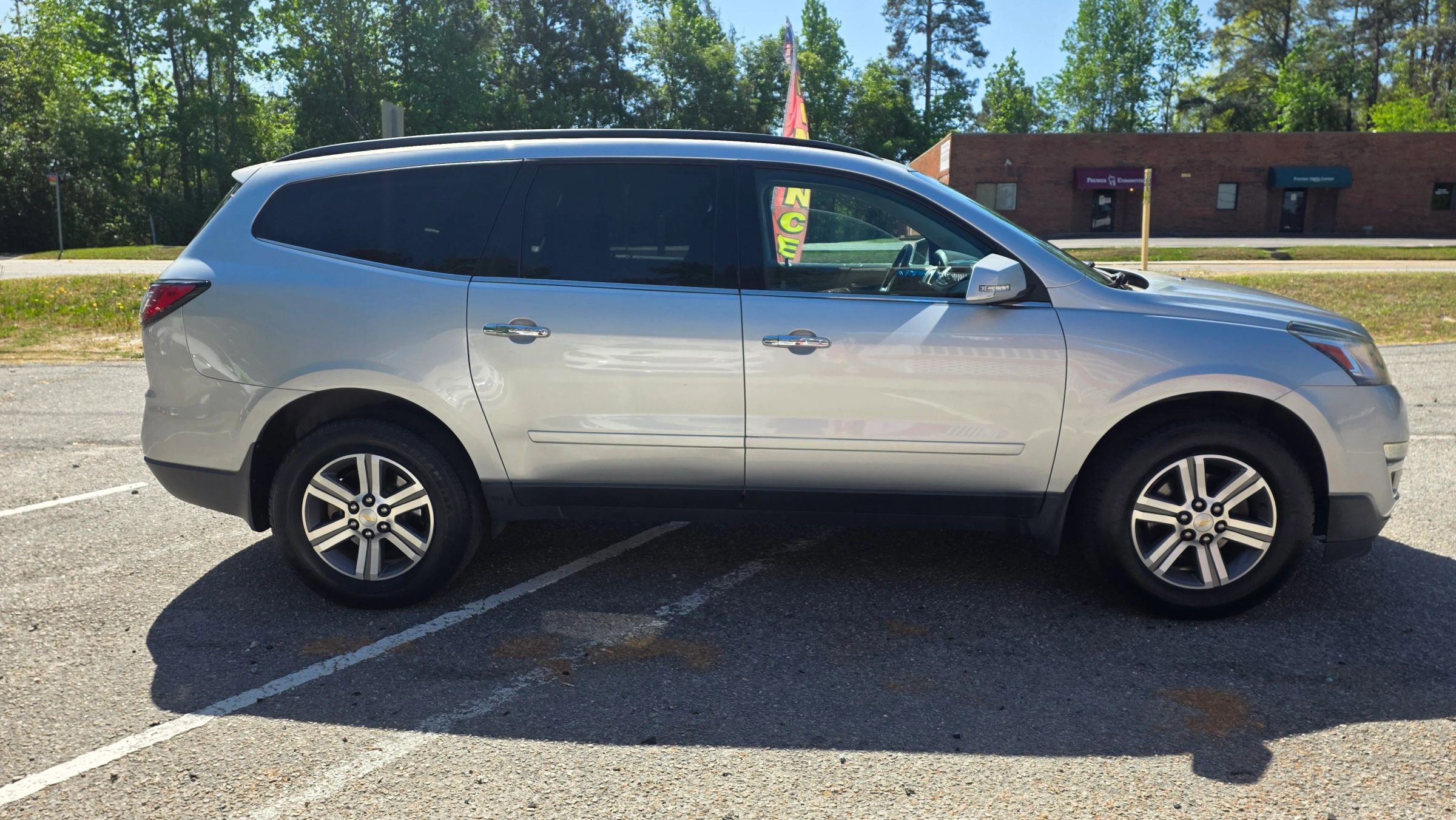 Used 2017 Chevrolet Traverse LT FWD image 4