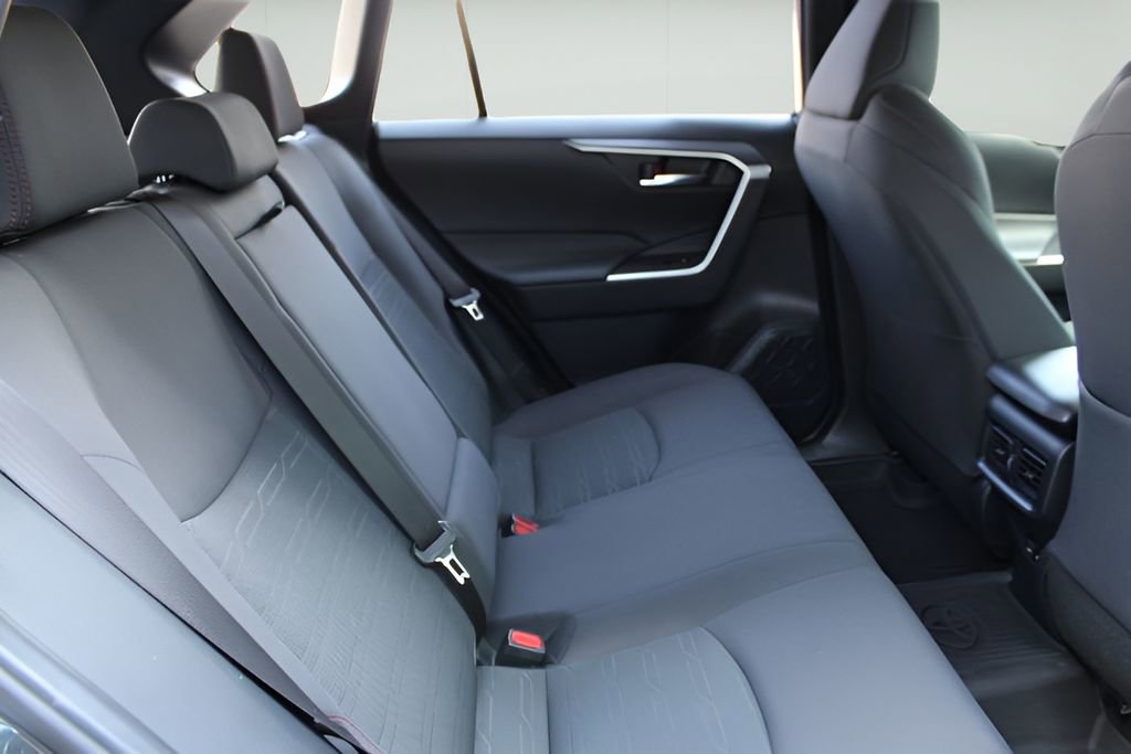 Used 2023 Toyota RAV4 SE w/ Weather & Moonroof Package image 22