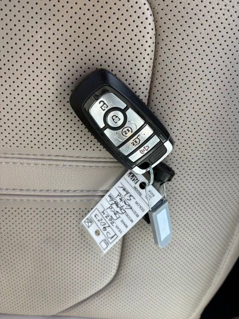 Used 2024 Ford Expedition Limited image 6