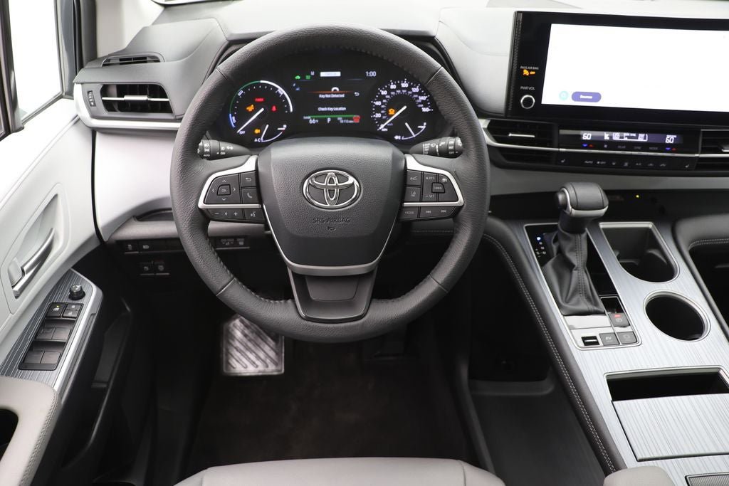 Used 2025 Toyota Sienna XLE FWD image 12