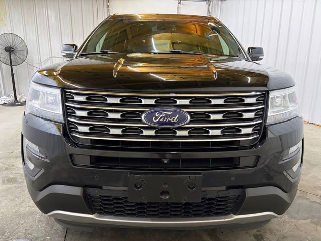 Used 2017 Ford Explorer Limited w/ Equipment Group 301A FWD image 2