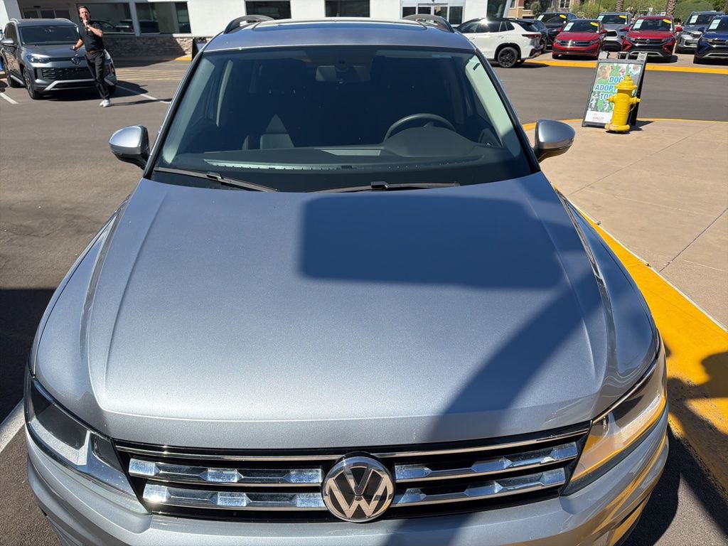 Used 2020 Volkswagen Tiguan SE w/ Panoramic Sunroof Package image 4