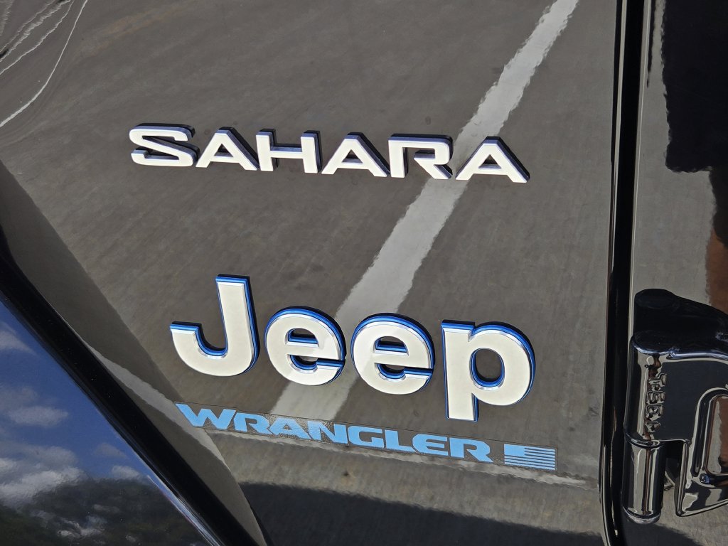 Used 2023 Jeep Wrangler Unlimited Sahara AWD/4WD image 13