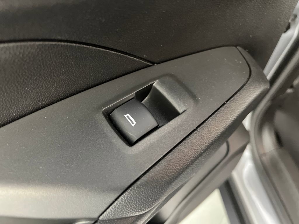 Used 2025 Chevrolet Trax LT w/ LT Convenience Package FWD image 16