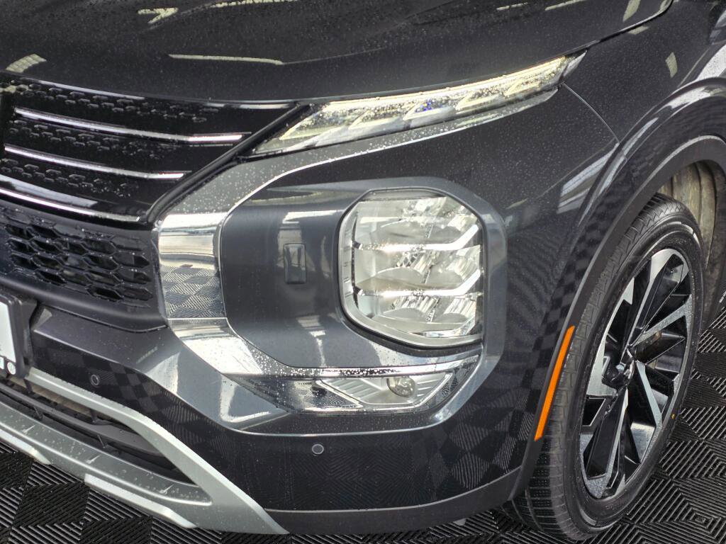 Used 2024 Mitsubishi Outlander SE image 11