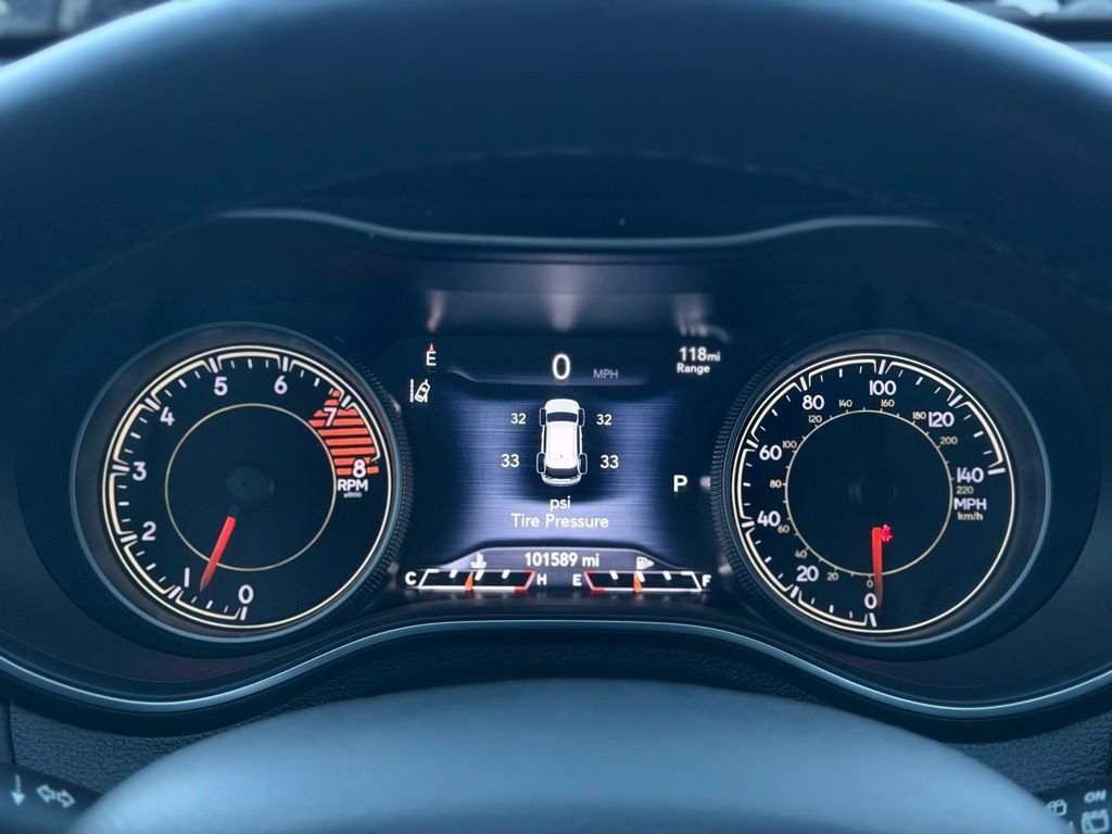 Used 2019 Jeep Cherokee Limited w/ Luxury Group image 12