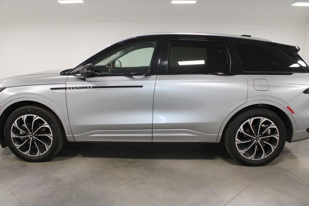Used 2024 Lincoln Nautilus Reserve image 6