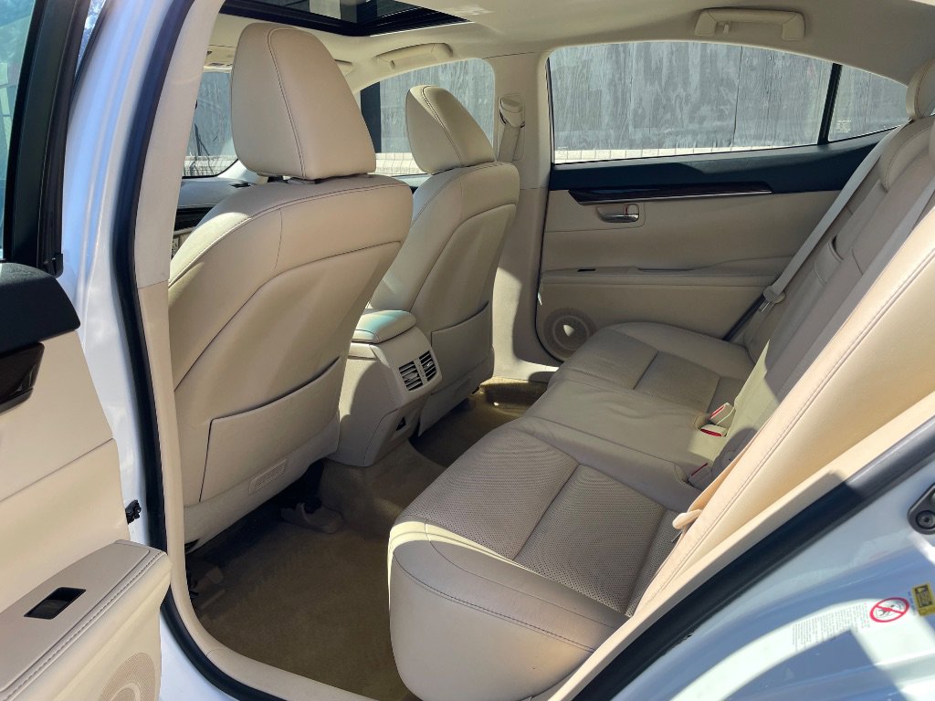 Used 2014 Lexus ES 350 Ultra Luxury w/ Luxury Package FWD image 18