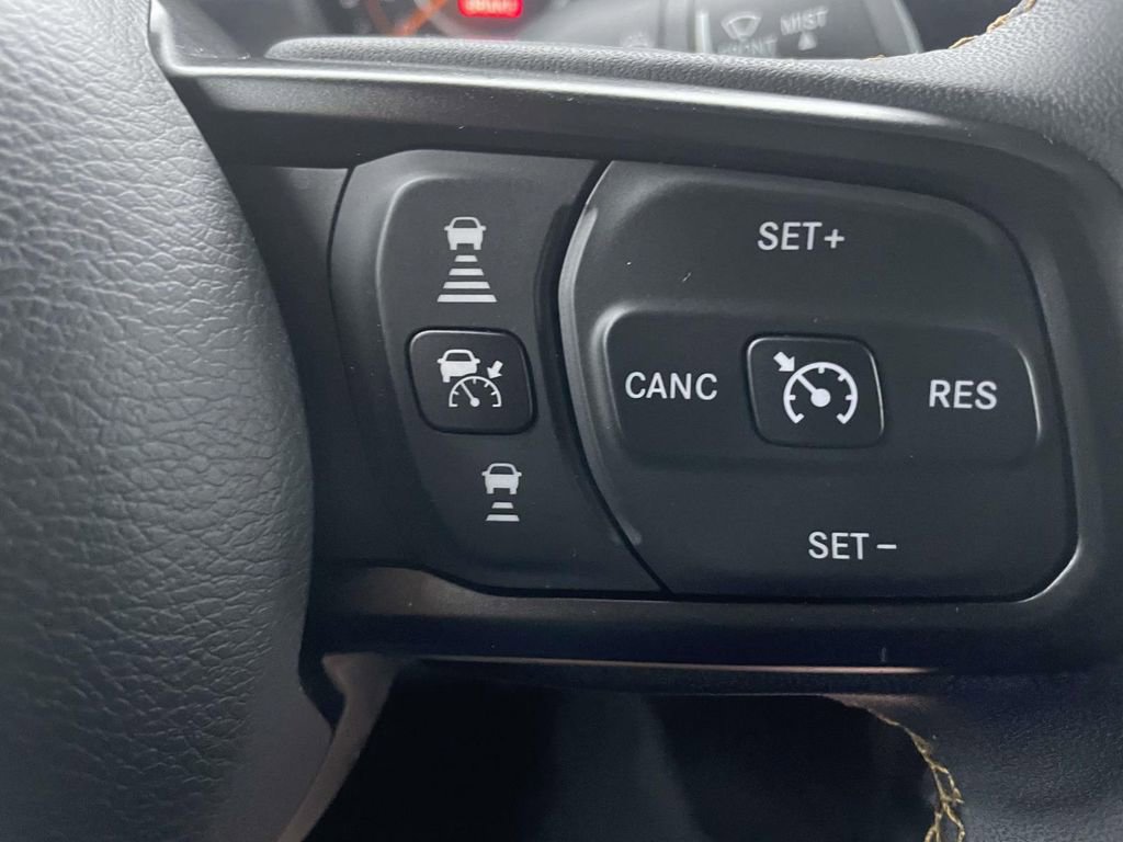 Used 2025 Jeep Gladiator Sport image 32