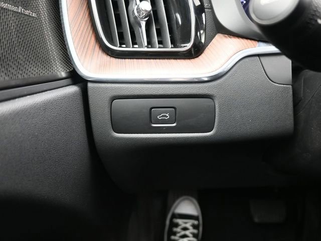 Used 2024 Volvo XC60 B5 Ultimate w/ Climate Package image 29