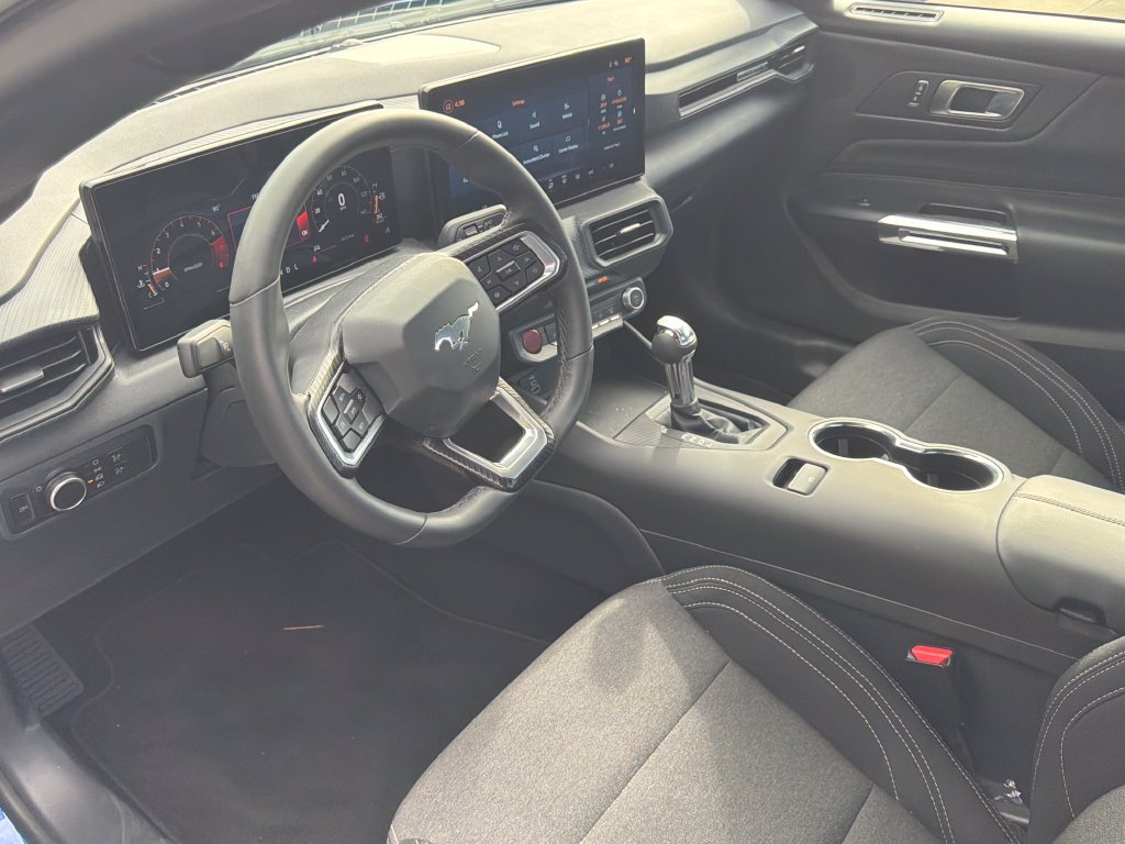 Used 2025 Ford Mustang Coupe RWD image 9
