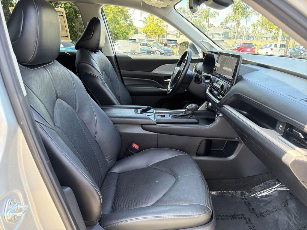 Used 2024 Toyota Grand Highlander Limited image 33