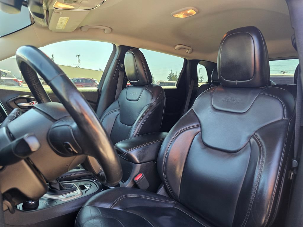 Used 2017 Jeep Cherokee Limited AWD/4WD image 21