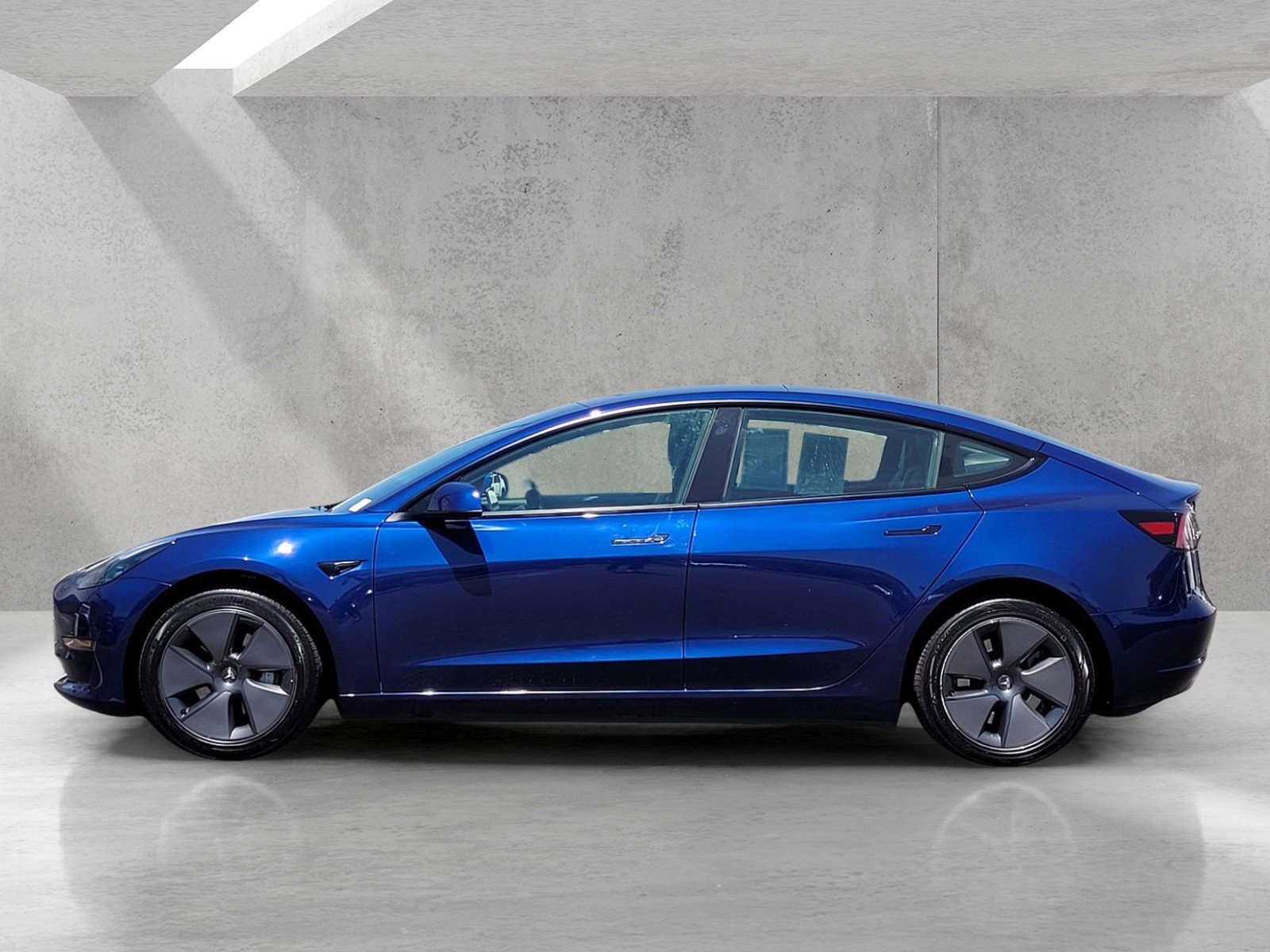 Used 2023 Tesla Model 3 Standard Range image 7