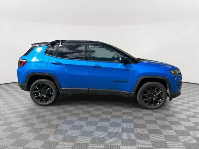 Used 2022 Jeep Compass Latitude AWD/4WD image 2