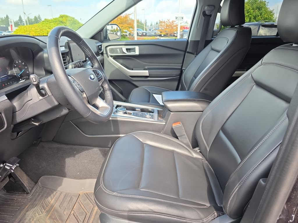 Used 2022 Ford Explorer XLT w/ Equipment Group 202A AWD/4WD image 5