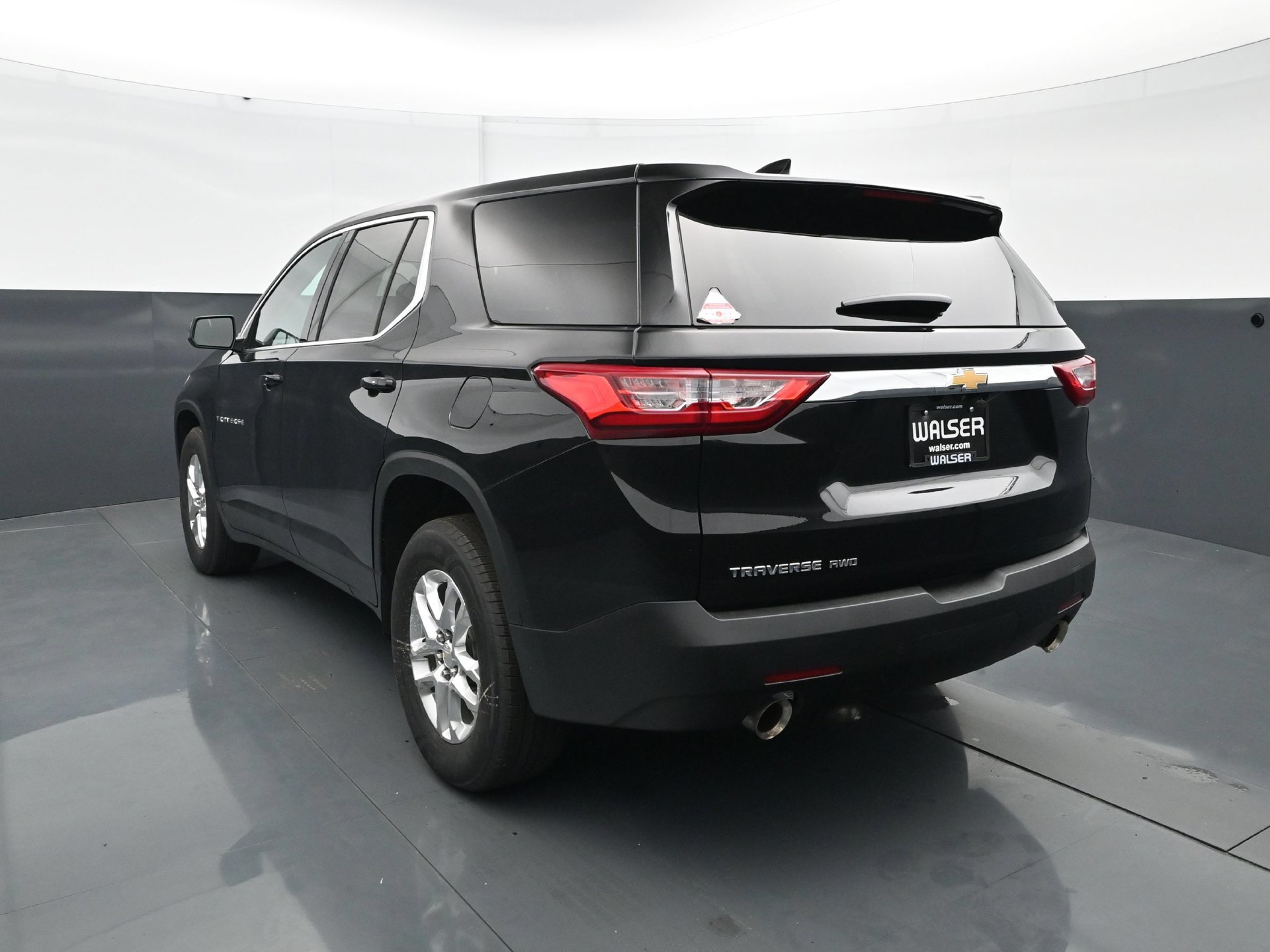 Used 2021 Chevrolet Traverse LS AWD/4WD image 5