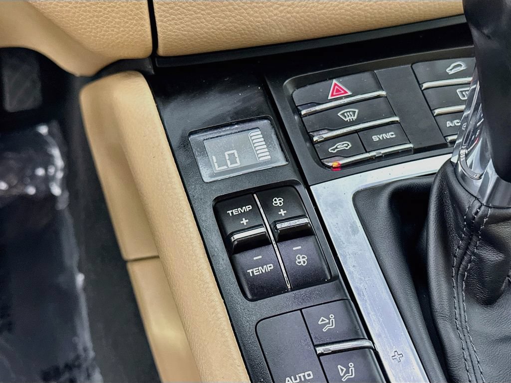 Used 2018 Porsche Macan AWD/4WD image 18