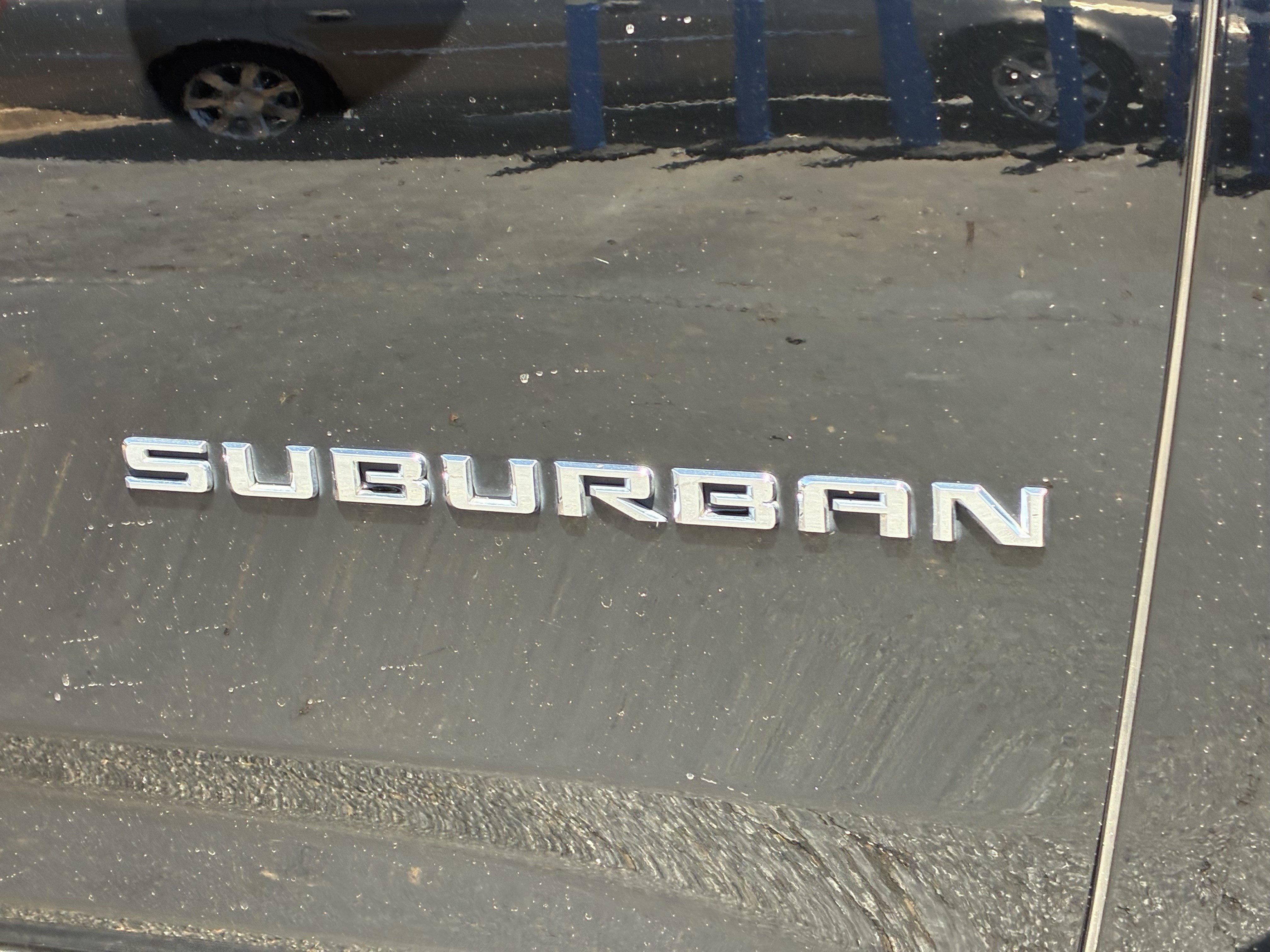 Used 2023 Chevrolet Suburban LT RWD image 7