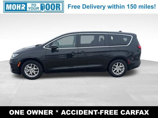 Used 2024 Chrysler Pacifica Touring-L image 2