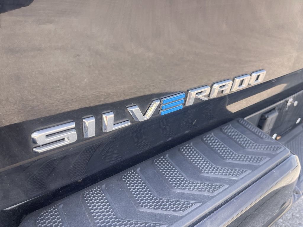 Used 2025 Chevrolet Silverado EV RST AWD/4WD image 3