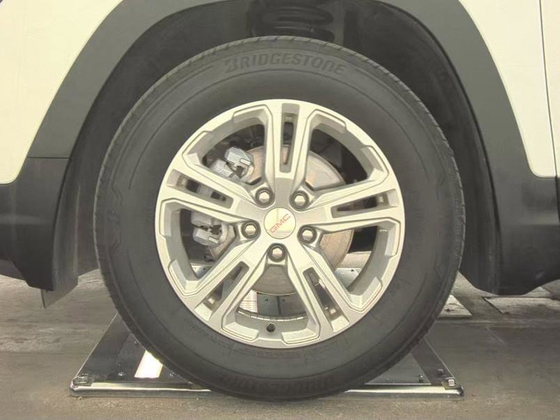 Used 2023 GMC Terrain SLE w/ Driver Convenience Package image 30