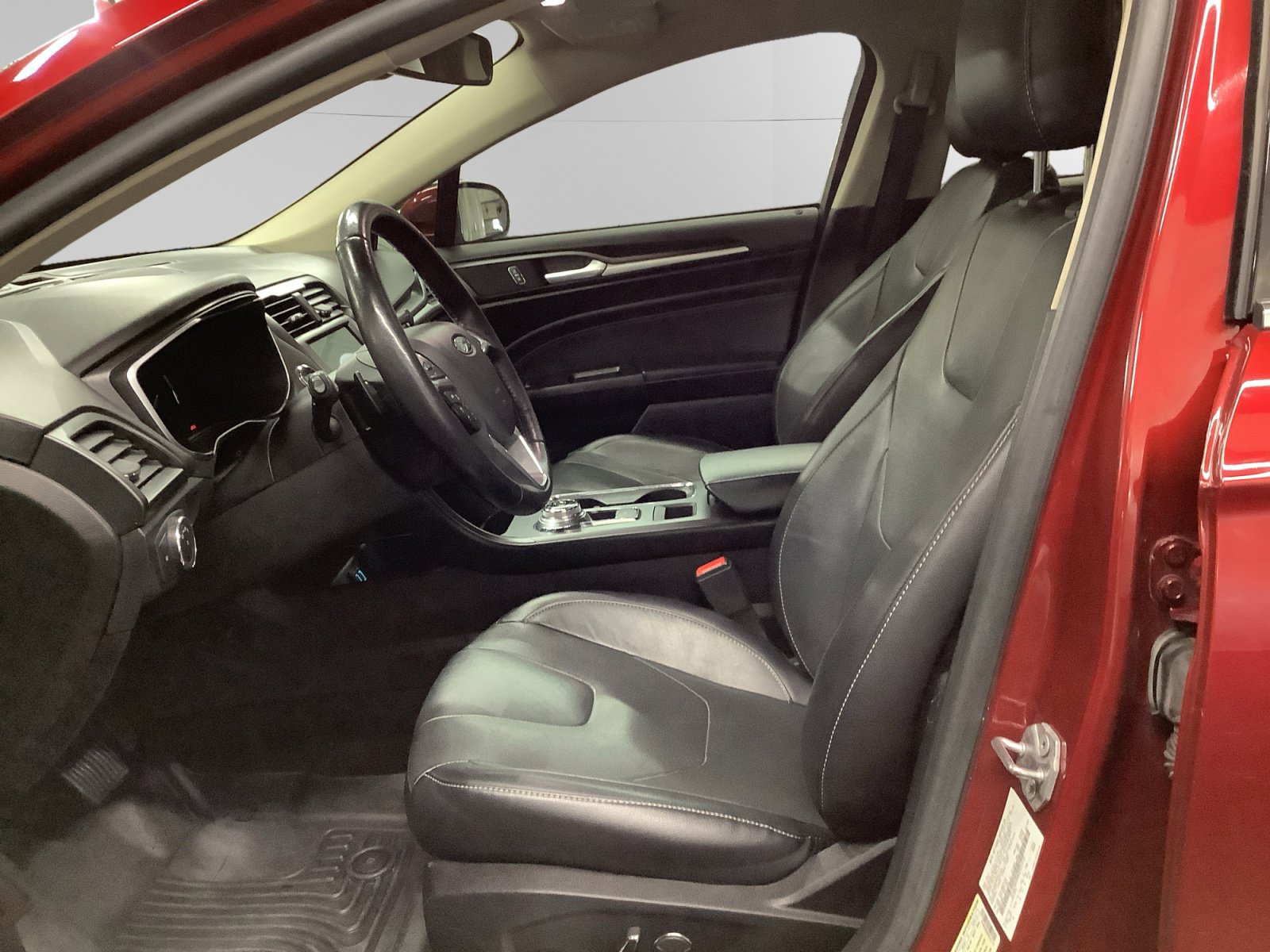 Used 2019 Ford Fusion Titanium image 9