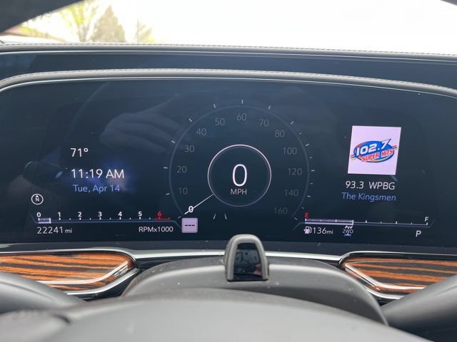 Used 2023 Cadillac Escalade Premium Luxury AWD/4WD image 16