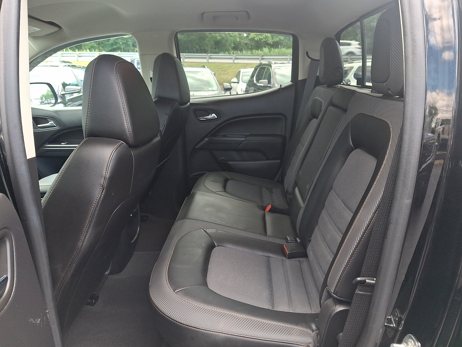 Used 2022 GMC Canyon AT4 w/ Driver Alert Package AWD/4WD image 10
