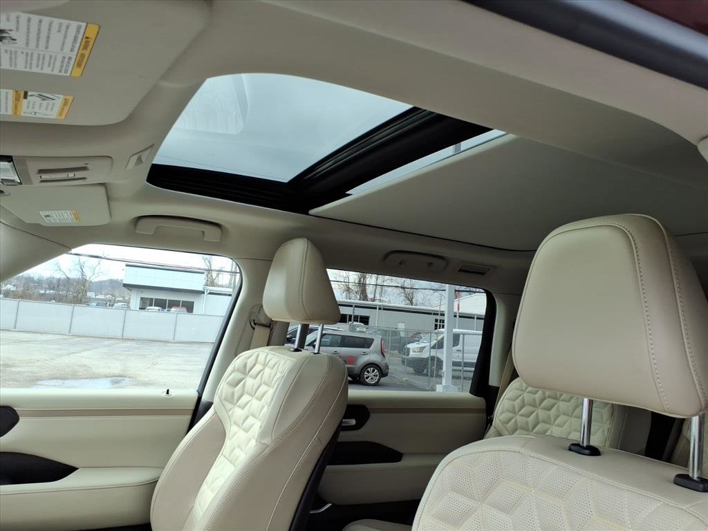 Used 2025 Nissan Armada Platinum Reserve image 11