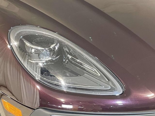 Certified 2023 Porsche Macan Turbo AWD/4WD image 11