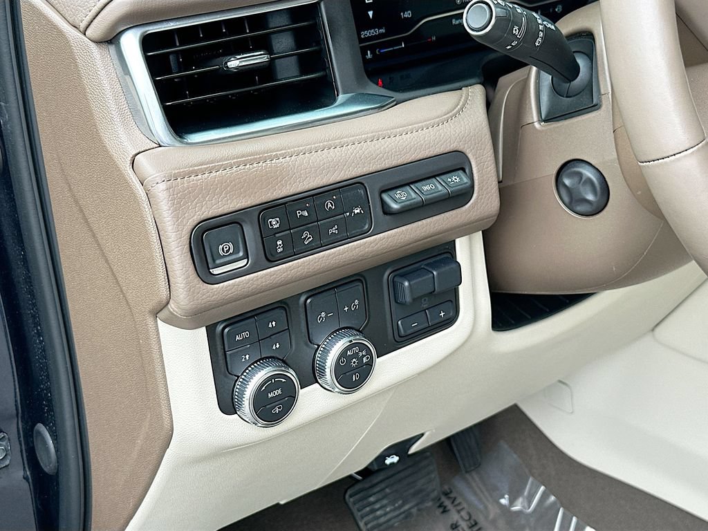 Used 2024 GMC Yukon XL Denali w/ Denali Reserve Package AWD/4WD image 11