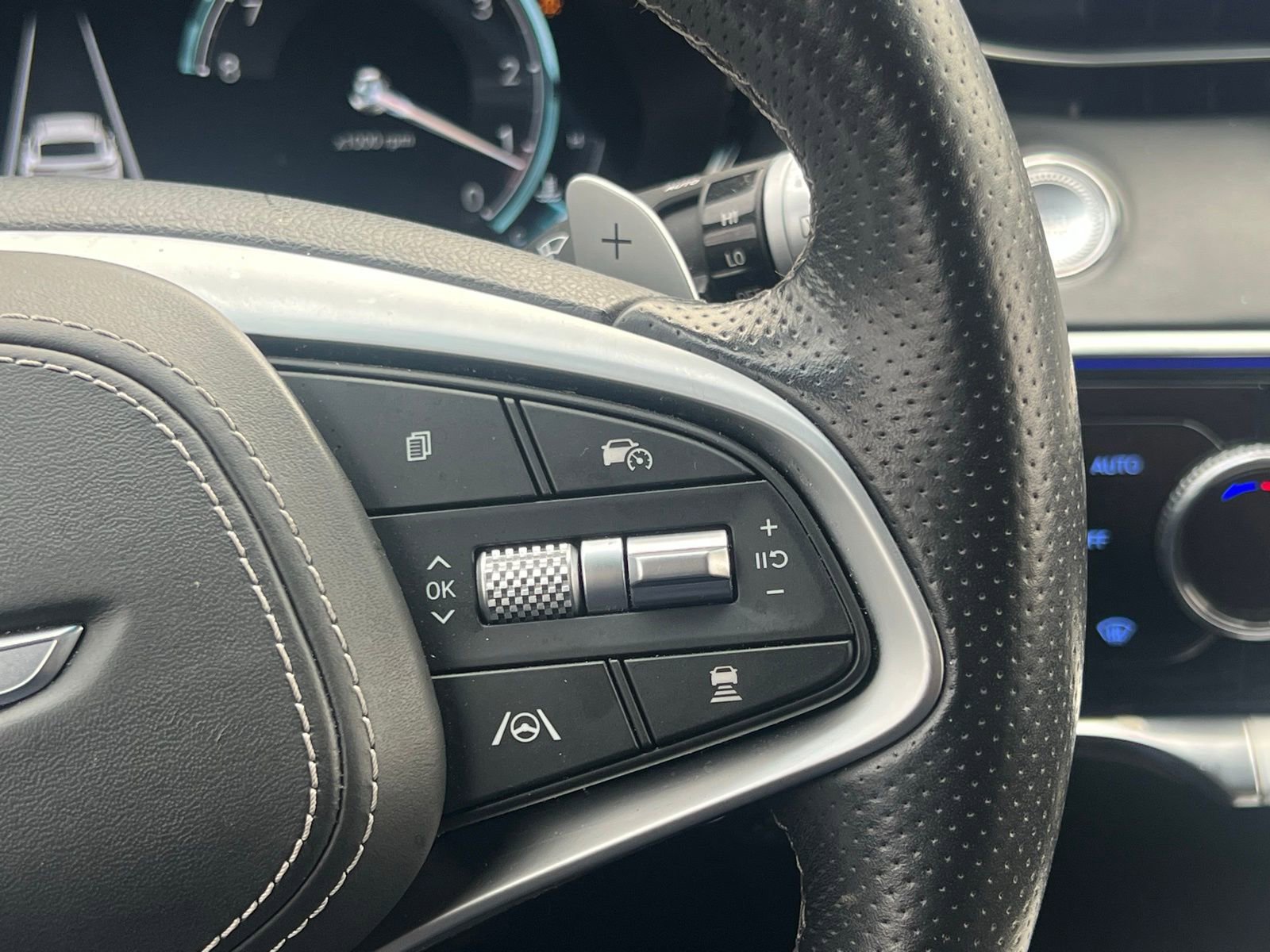 Used 2023 Genesis GV70 3.5T Sport w/ Sport Prestige Package image 31