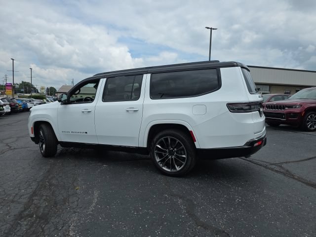 Used 2025 Jeep Grand Wagoneer L Series III w/ Rear Seat Video Group 1 AWD/4WD image 4