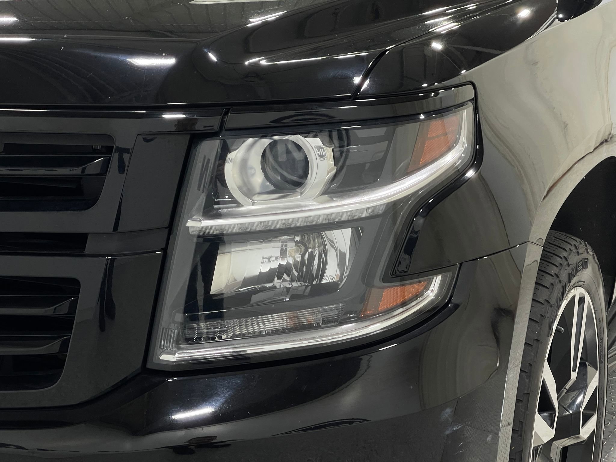 Used 2018 Chevrolet Tahoe Premier AWD/4WD image 33