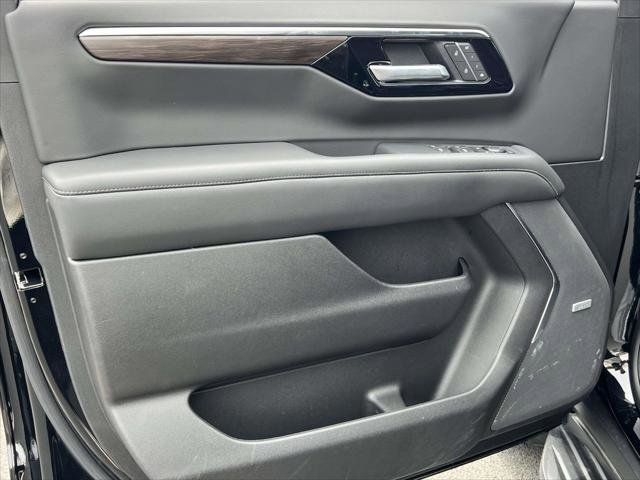 Used 2026 Chevrolet Suburban LT w/ Comfort Package AWD/4WD image 18