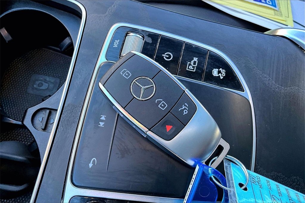 Used 2021 Mercedes-Benz GLC 300 4MATIC image 11