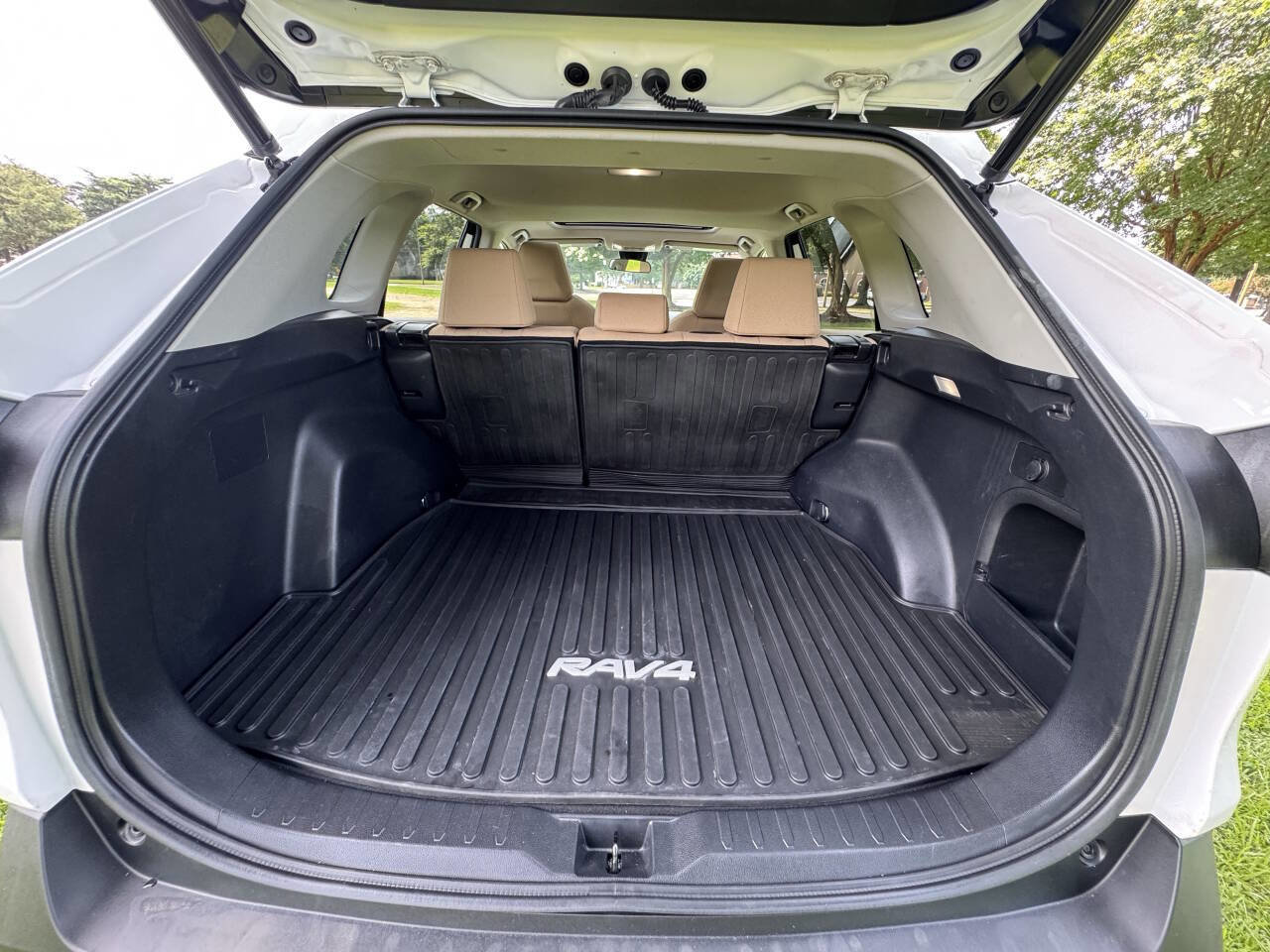 Used 2022 Toyota RAV4 XLE image 27