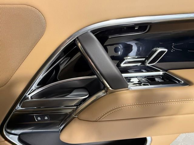 New 2025 Land Rover Range Rover SE image 29