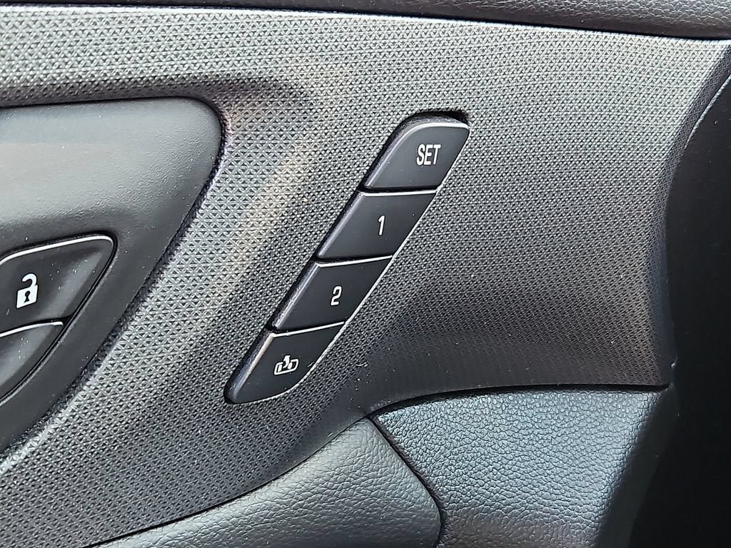 Certified 2019 Chevrolet Traverse Premier w/ LPO, Blackout Package FWD image 25
