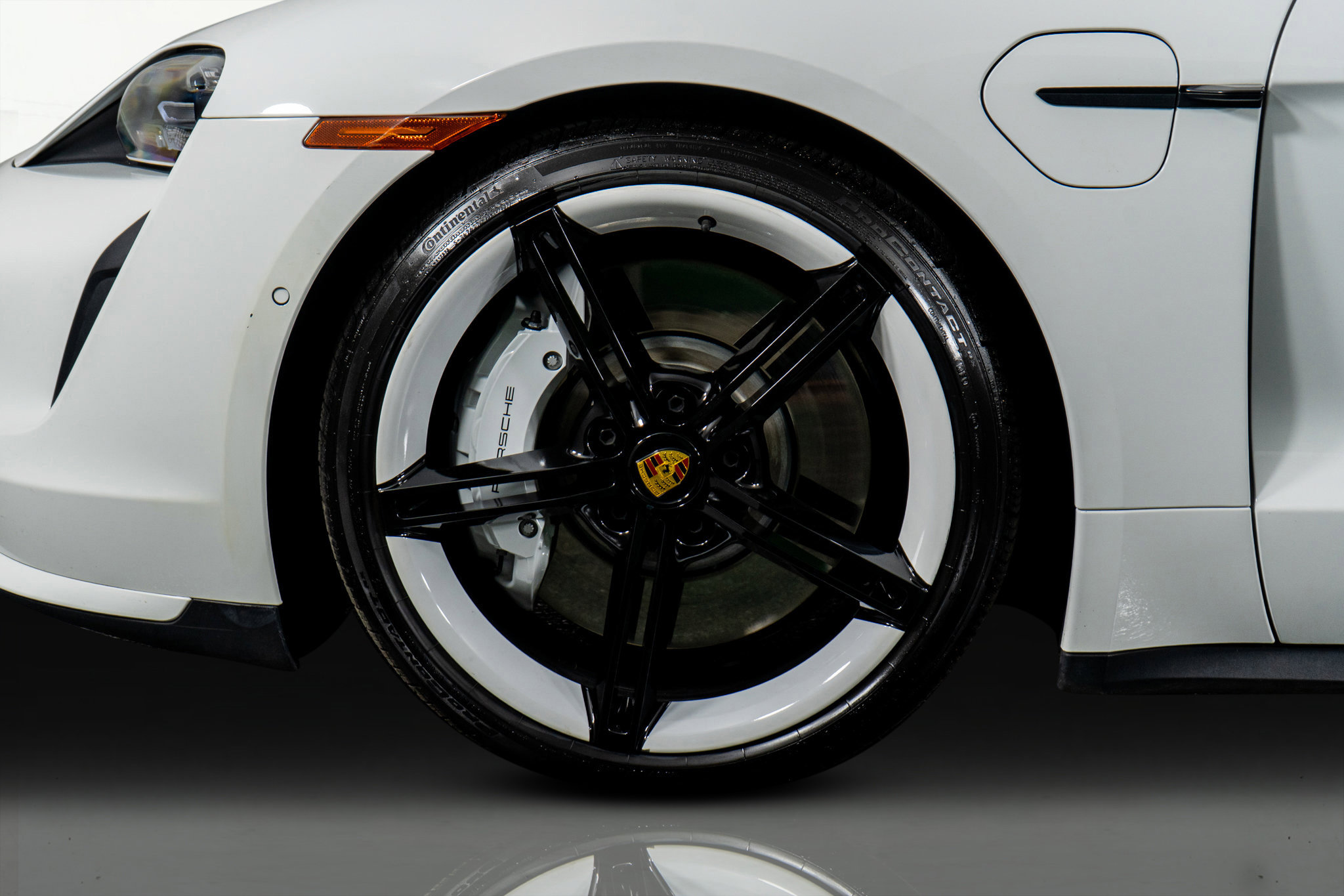 Used 2024 Porsche Taycan Turbo w/ Premium Package image 20