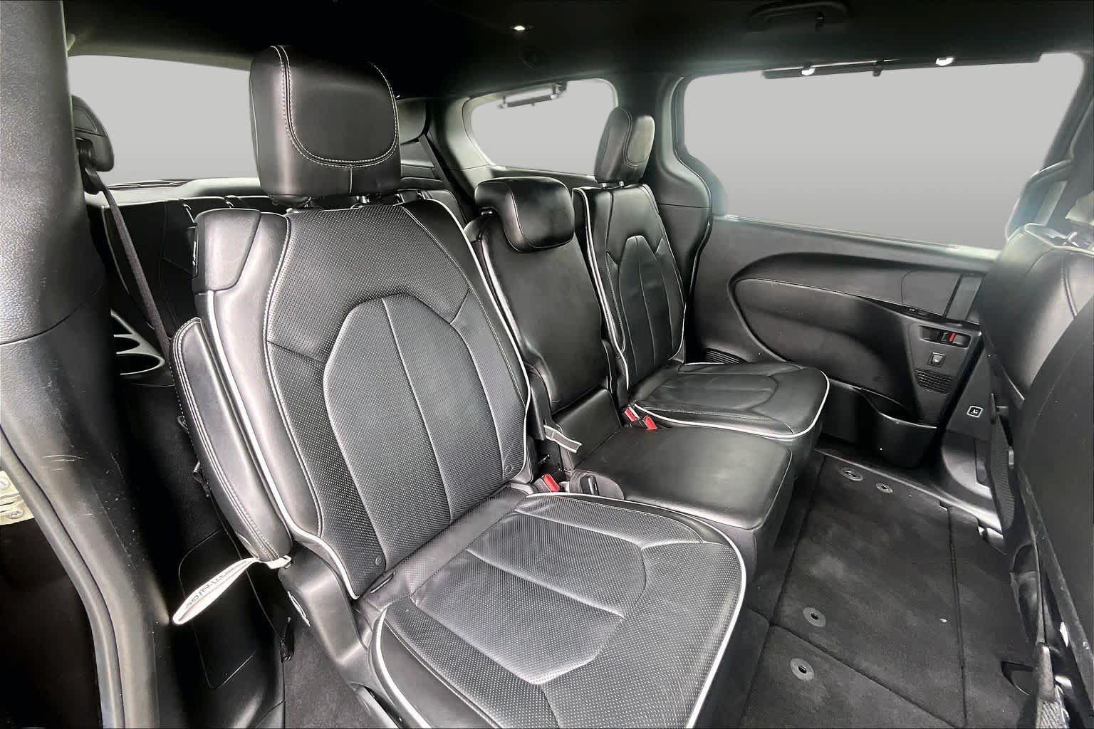 Used 2018 Chrysler Pacifica Limited w/ S Appearance Package FWD image 20