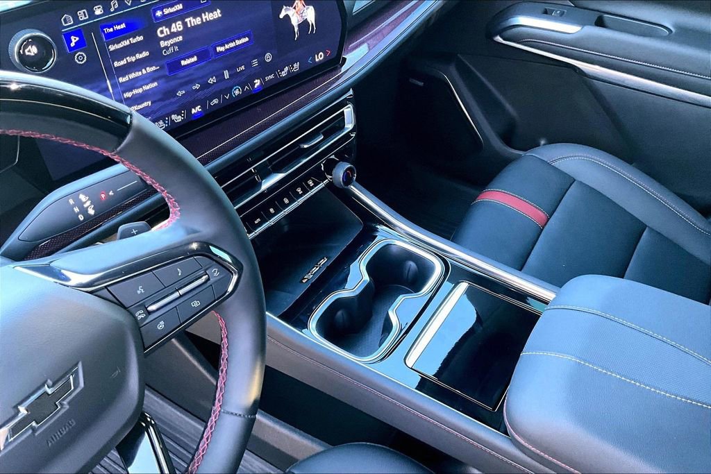 Used 2024 Chevrolet Traverse RS image 17