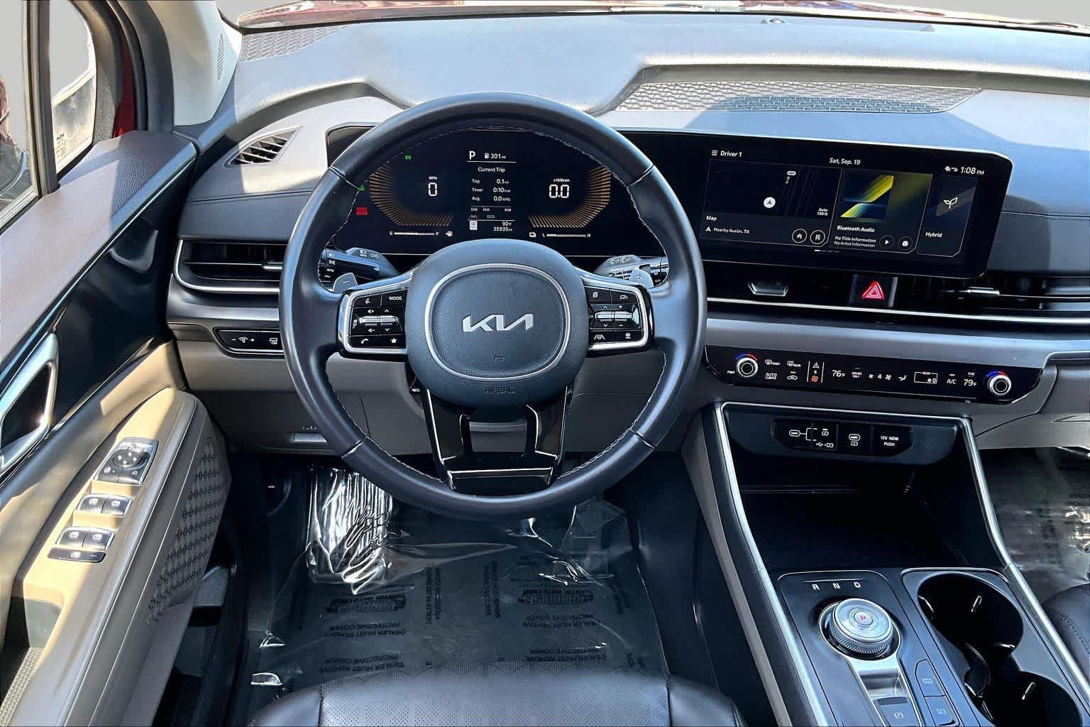 Used 2026 Kia Carnival LXS FWD image 6
