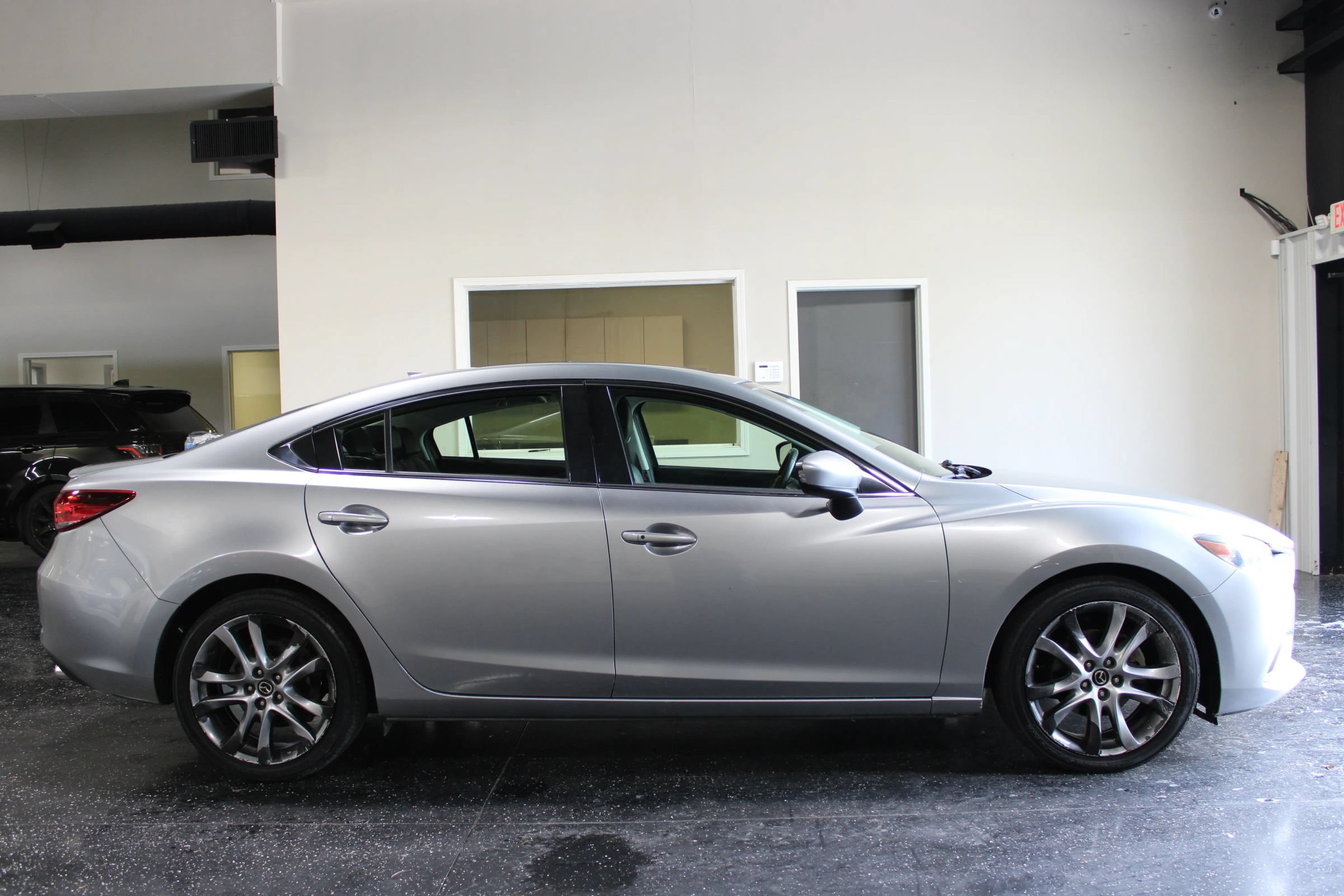Used 2014 MAZDA MAZDA6 Grand Touring w/ GT Technology Package FWD image 2