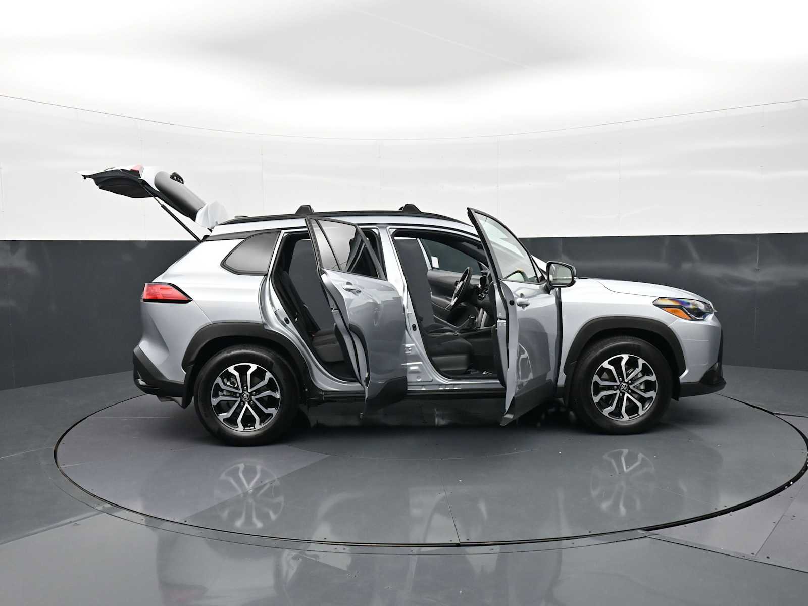 Used 2025 Toyota Corolla Cross AWD Hybrid w/ Moonroof Package image 34