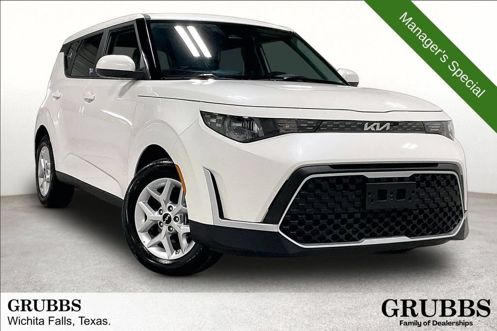 Used 2025 Kia Soul LX w/ LX Technology Package FWD image 1