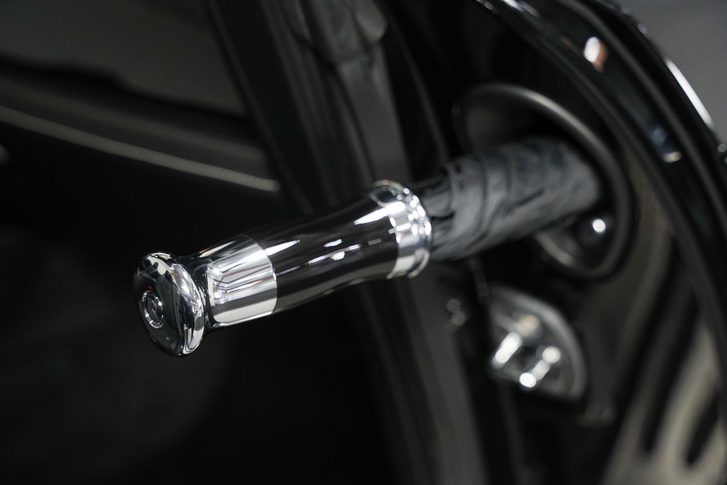 Used 2019 Rolls-Royce Dawn RWD image 35