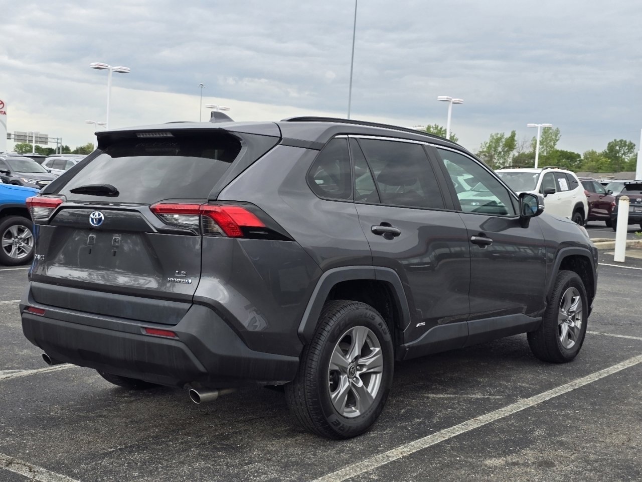 Used 2022 Toyota RAV4 LE AWD/4WD image 7